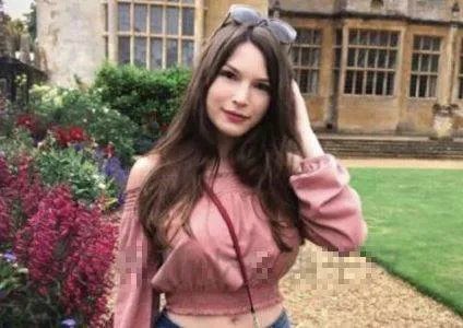 蒋劲夫前女友官宣领证结婚，她是否已走出被家暴的阴影？