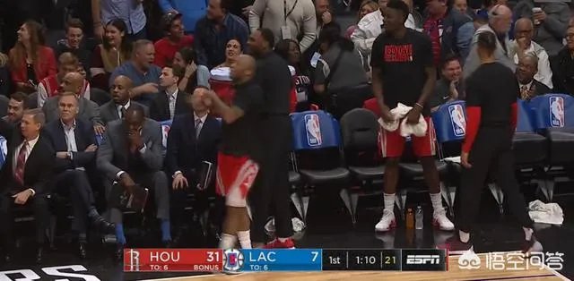 哈登晃倒韦斯利约翰逊数米远，等他站起来再投进三分，什么水平？