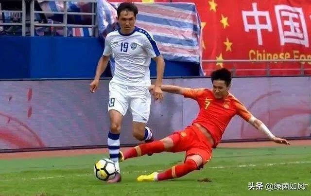 韦世豪脱衣庆祝晒肌肉，有球迷说：没纹身的话打满分，你怎么看？