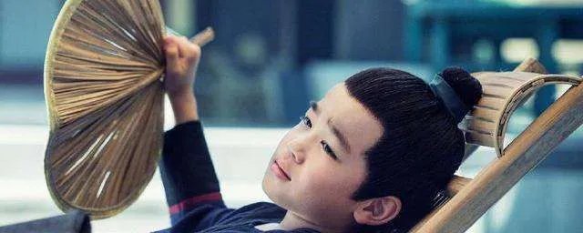 赵小卷二十不惑扮演者 扮演者周嘉诚