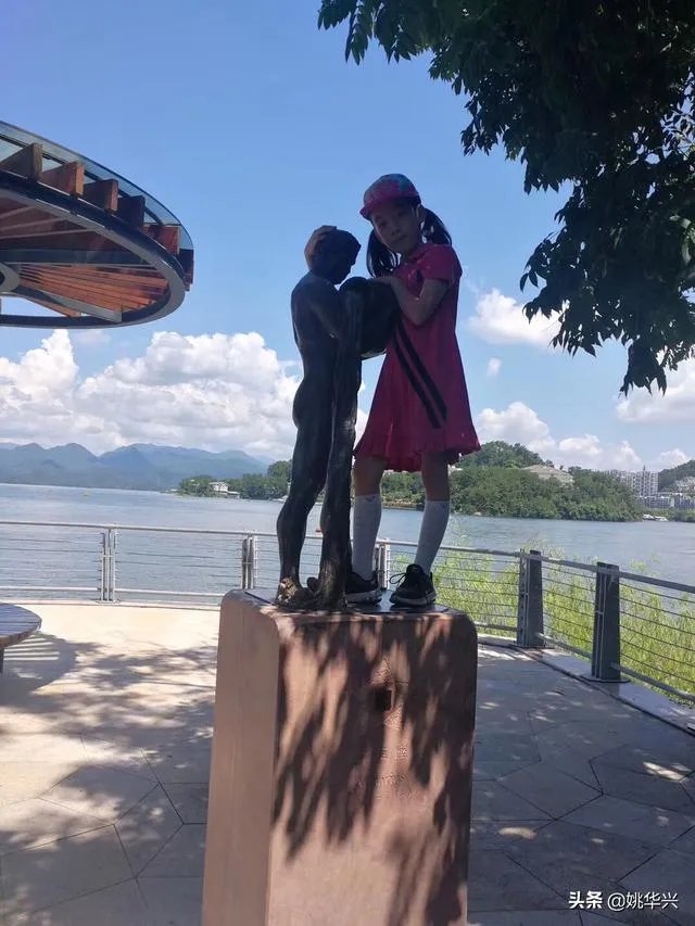 流浪他乡作老翁，是不是老了都会走失？