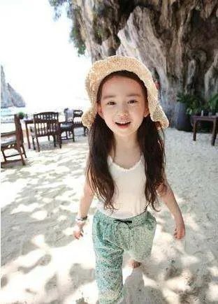 微博上很火的小女孩叫什么？