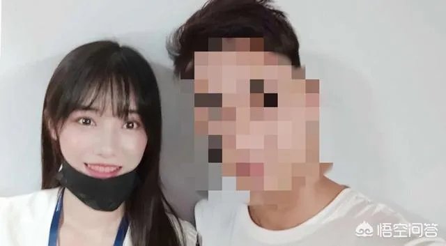 Rookie拿到冠军，但是女友被网友吐槽么得一点想法，没了美颜的女主持们很丑吗？