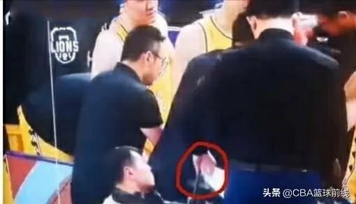 浙江广厦男篮助教王博摊上事了，在CBA比赛现场阻碍记者拍摄，损坏拍摄仪器，如何评价？