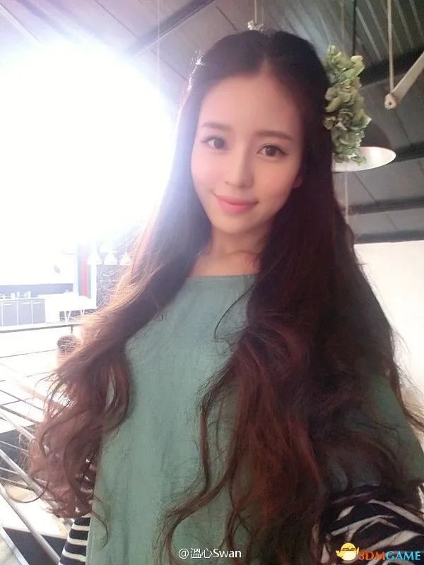 深大校花温健婷新旧照片对比：青涩退去变优雅