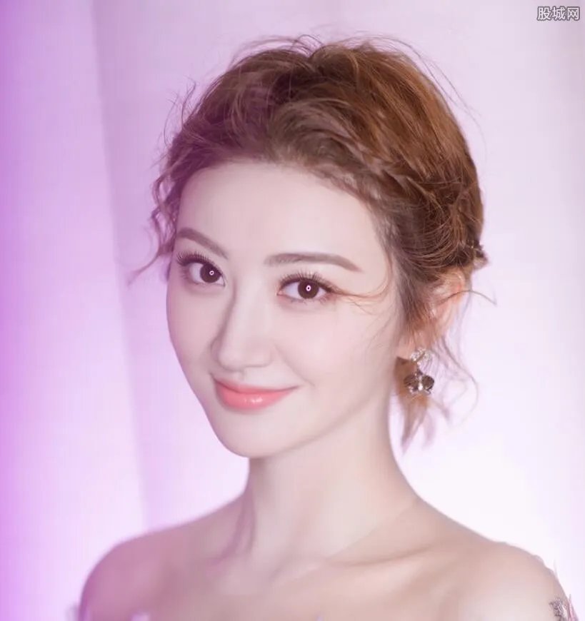 景甜浴室半裸凹造型 景甜背景惊人王思聪惹不起