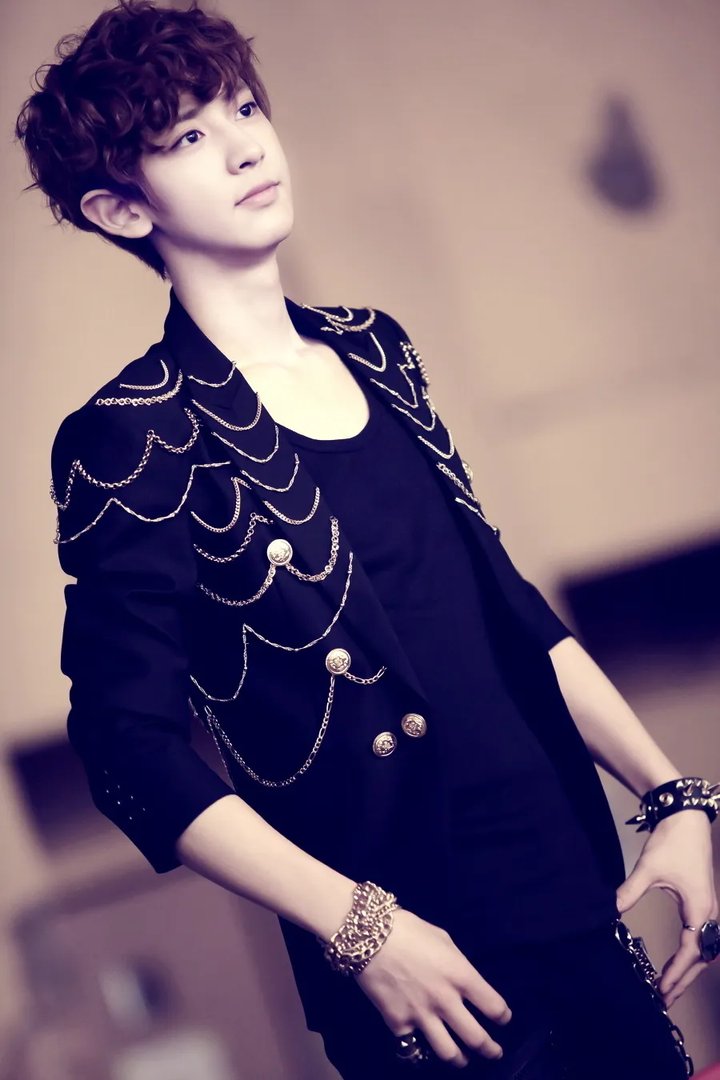 谁有 金俊绵 朴灿烈 吴世勋的照片啊 还分不太清= =