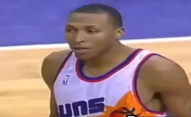 NBA有哪些搞笑的乌龙球？