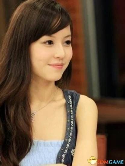 深大校花温健婷新旧照片对比：青涩退去变优雅