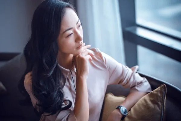 林俊杰看病吊水针头被粉丝买走，粉丝追星还有哪些过火的举动？