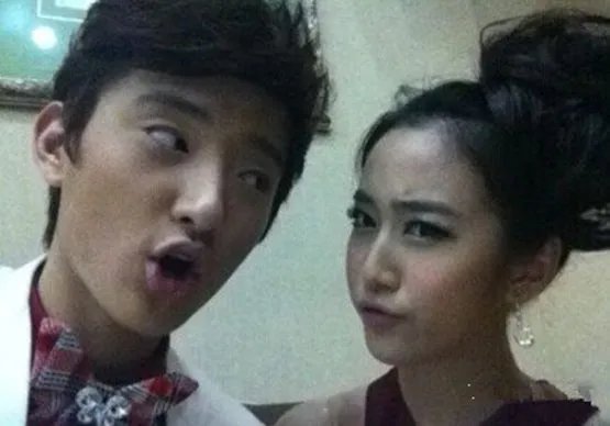 刘美含于小彤接吻 一见钟情后欢快共舞