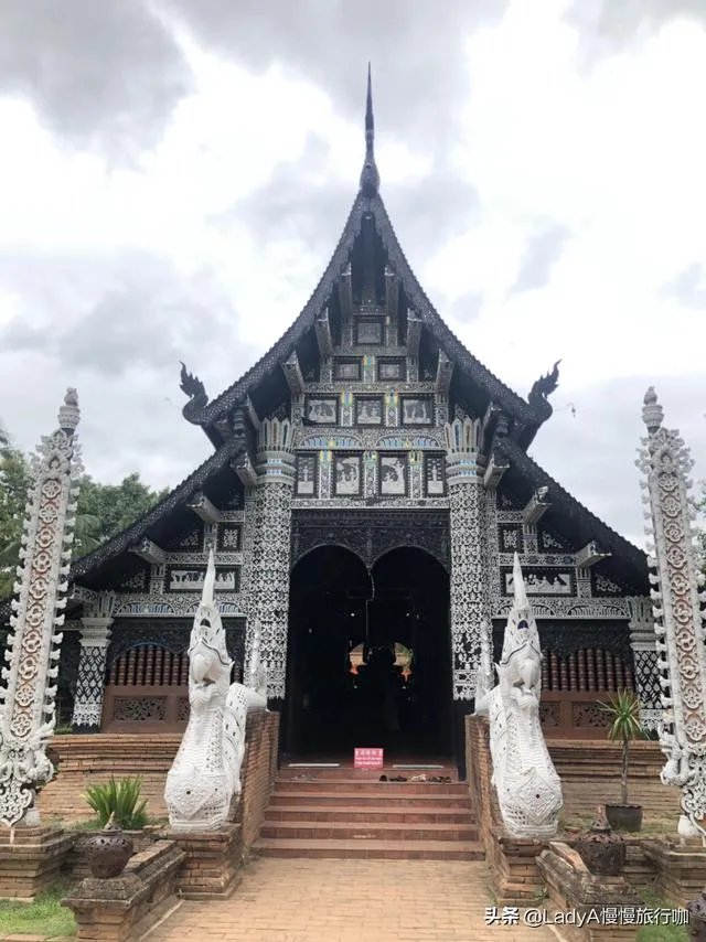 为何清迈寺庙因游客拍照而被迫关闭？