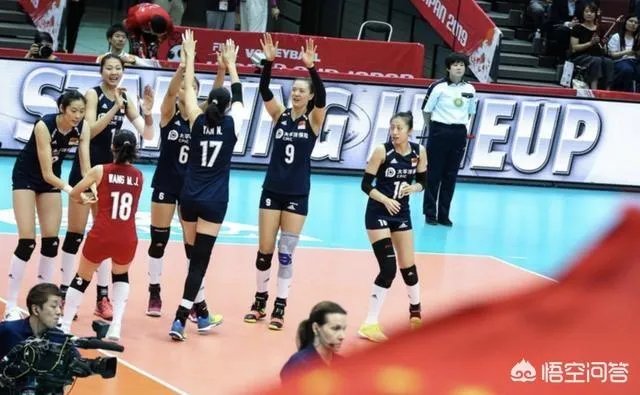 女排战胜荷兰获九连胜，但为何比赛中朱婷怒吼队友，赛后全队没有庆祝，当时发生了什么？
