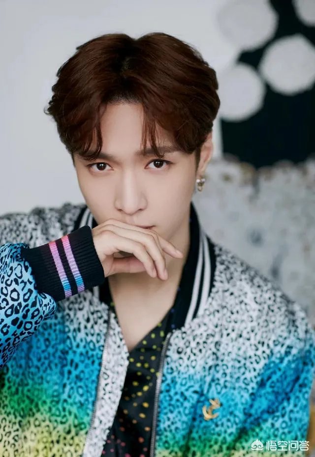 你怎么看待群众疯抢优衣库kaws联名款的行为？