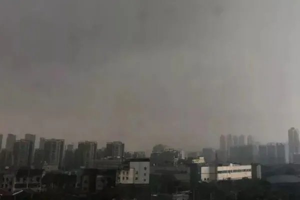 北京发布大风黄色预警，这会给人们出行带来什么影响？