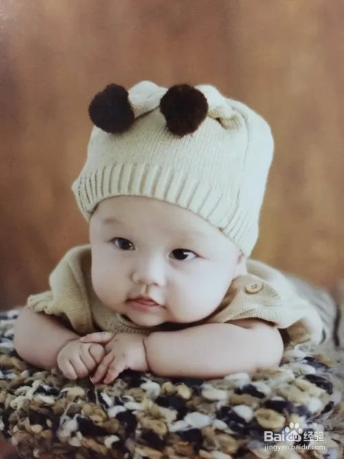 辣妈张梓琳抱女儿庆生 带娃新方式亮了