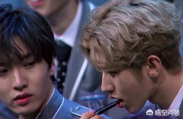 《偶像练习生》蔡徐坤凭睫毛上热搜，哪些男星睫毛又长又美？