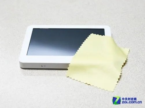 给爱机穿上防划衣 编辑教你如何贴好膜