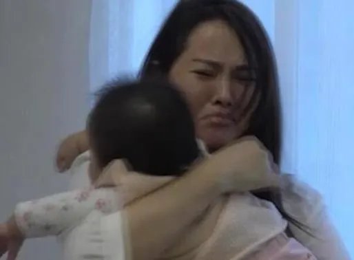 爱女跌落地伊能静扇自己 网友：理解当妈的心情