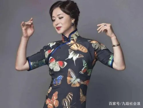 金星老公被问及如何解决生理问题时四字回应，网友：涨知识了。你怎么看？