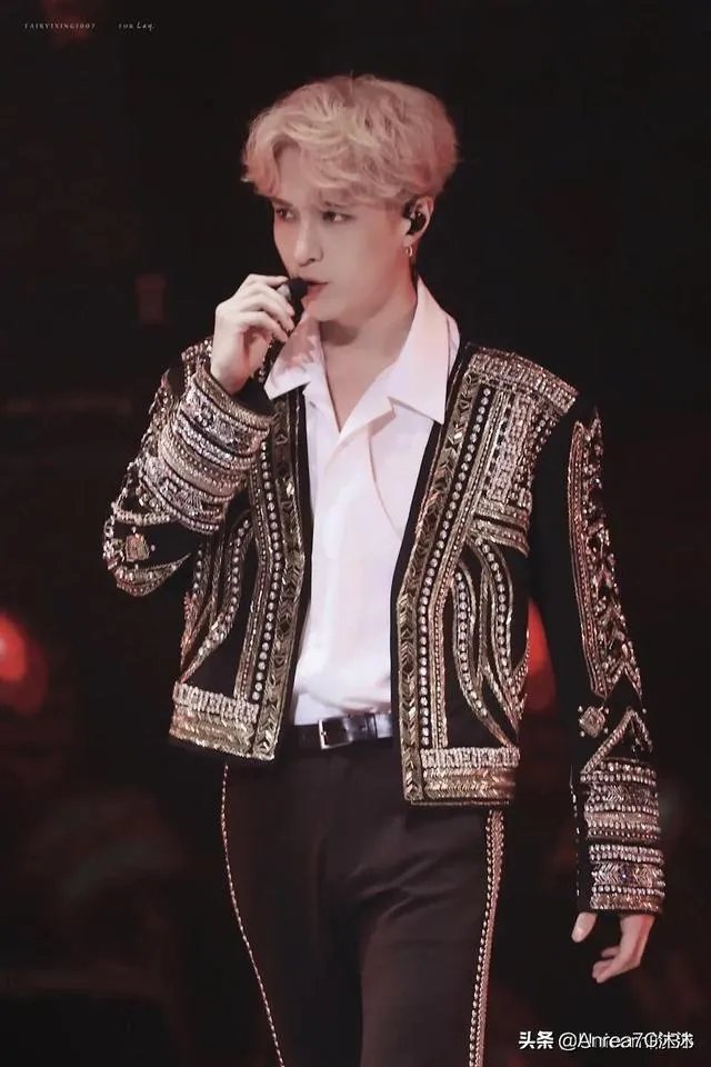 你如何看待张艺兴假唱风波？深夜小作文感动你了吗？