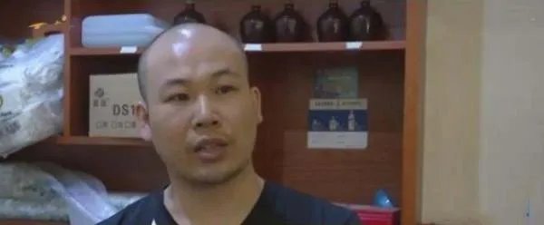 男子30元订外卖，儿子吃到避孕套，他一看被气炸：还是用过的！后续呢？