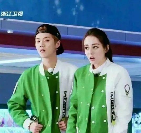 想跟演员谈恋爱需要默认都不能公开吗？