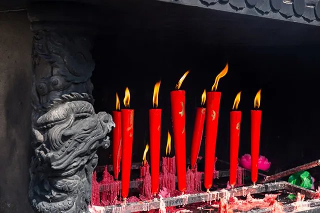 香谱的左右是怎么分的 自己烧香怎么看香火