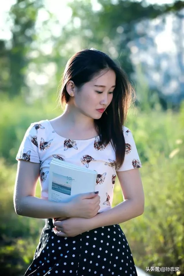 再婚妻子参加了前夫的婚礼之后，整天闷闷不乐的，究竟怎么回事？