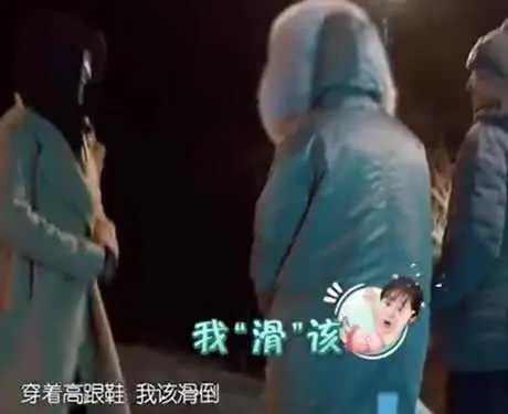 杨紫穿高跟鞋摔倒：场面非常搞笑具体详情真相（图）