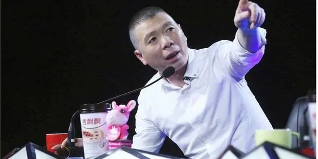 冯小刚作为导演和演员有哪些成就,值得他整天咋咋呼呼的?