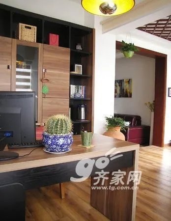 阳台变榻榻米书房 成都妈妈12万装咖啡小屋