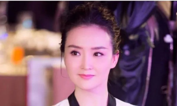 王艳和老公相差年龄悬殊，为什么现实中夫妻年纪差越来越大？