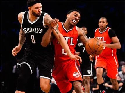 求老鹰被网缠住，或者被铁链锁住脚的图片