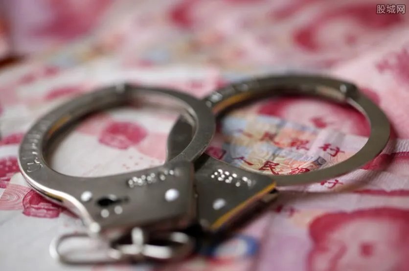 女警教科书式劝阻老人转账55万 动员家人没收银行卡