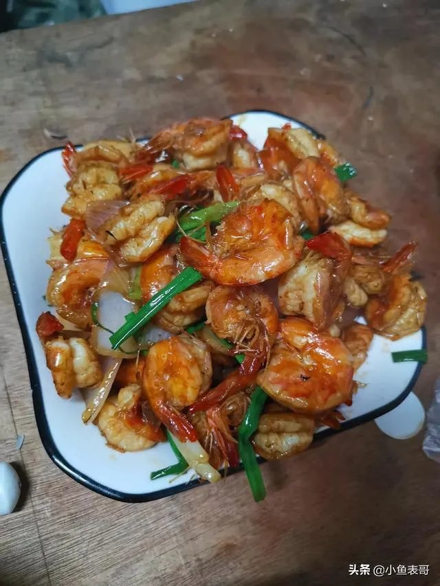 如何烧鱼不粘锅？