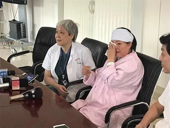 52岁诞下龙凤胎背后有什么故事？