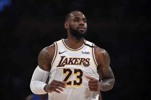 詹姆斯最年轻10000分纪录被东契奇打破，东契奇现状如何？