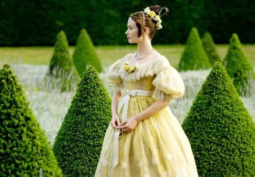 维多利亚女王婚纱是怎样的   什么颜色的婚纱好看