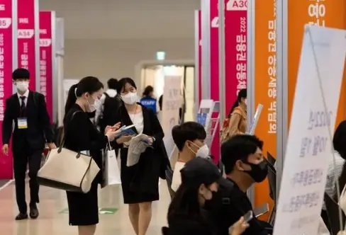 韩国刷新世界最低生育率纪录，生育率下降会给社会发展带来哪些影响？