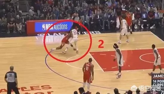 哈登晃倒韦斯利约翰逊数米远，等他站起来再投进三分，什么水平？