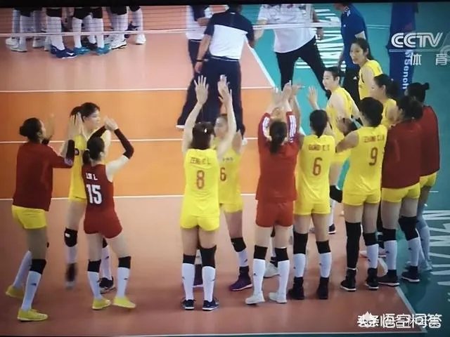 中国女排3-0横扫排行榜第一的土耳其队，对这场比赛有何评述？