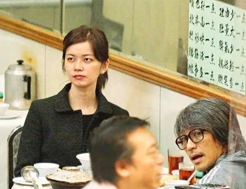 于文凤年轻时候的照片 她现在结婚了吗