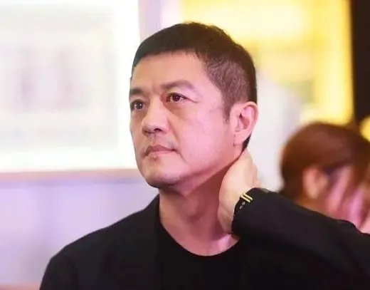 李亚鹏被告欠债案需赔4000万，你知道他为何会欠钱吗？