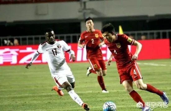 国足战威尔士，鲁能后卫郑铮力压李学鹏首发，你觉得在里皮心中谁才是中国第一左后卫？