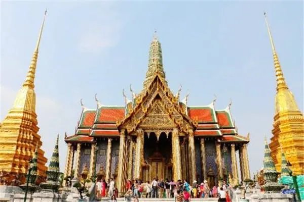 英国政府把钱拿去救援游客，为什么却不给Thomas Cook？