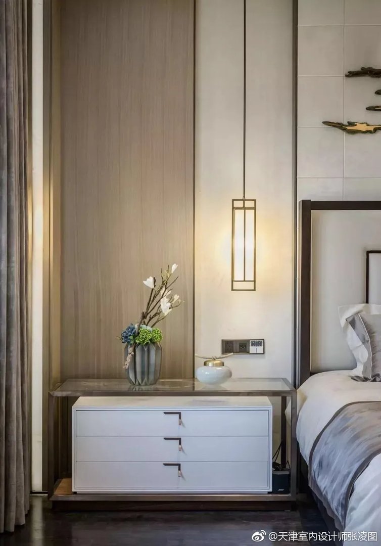 “留连戏蝶时时舞，自在娇莺恰恰啼。“唐朝诗人杜甫一首《江畔独...