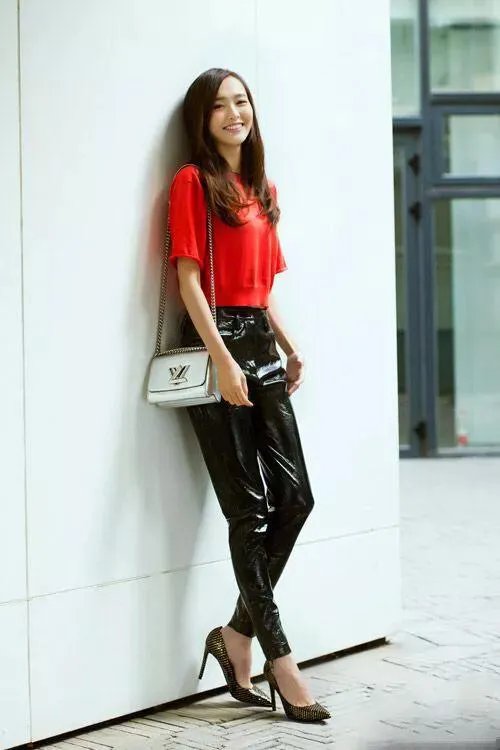 邓紫棋汪峰喜欢穿皮裤，娱乐圈还有谁？