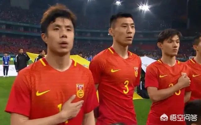 国足战威尔士，鲁能后卫郑铮力压李学鹏首发，你觉得在里皮心中谁才是中国第一左后卫？