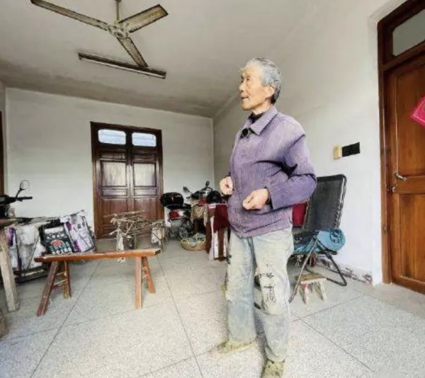 江苏被抢甘蔗老人称不原谅他们的行为，你能理解老人的想法吗？